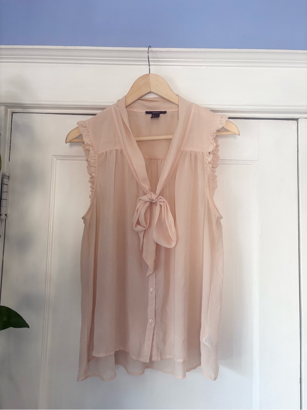 Forever 21 Sleeveless Tie-Neck Blouse in Blush